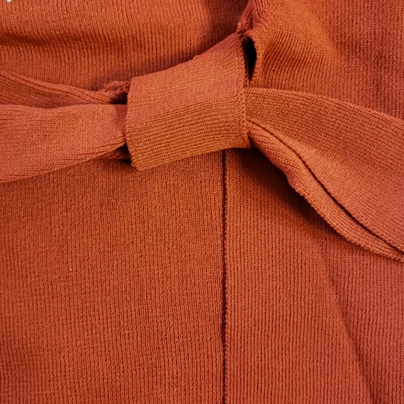 NWOT red sleeveless lightweight sweater - Picture 3 of 3